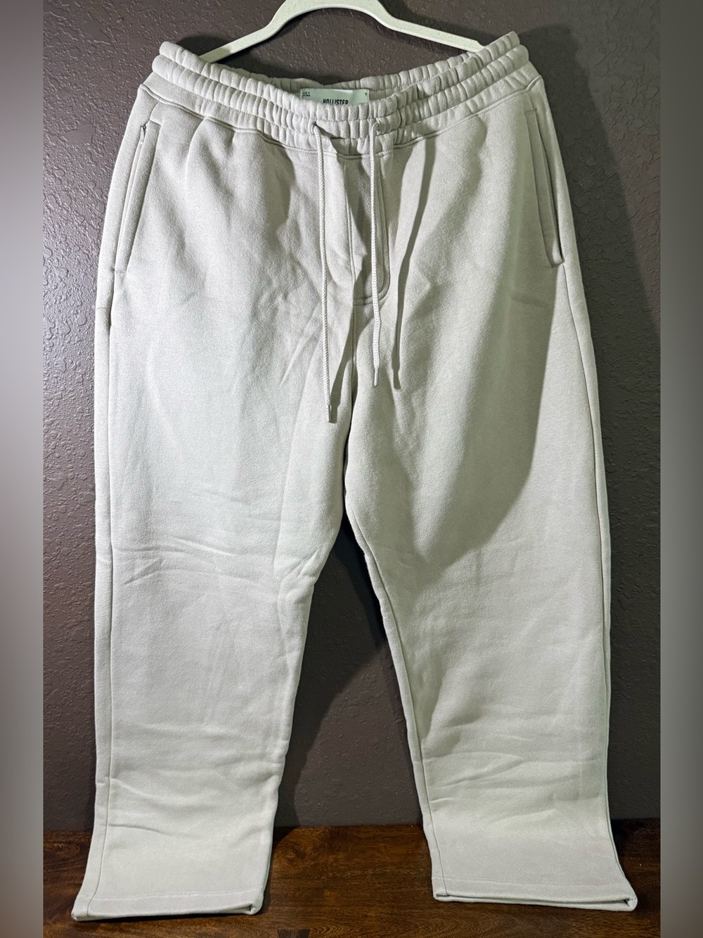 Hollister Men’s Sweatpants Cream Off White Open Hem Bottom Size Medium